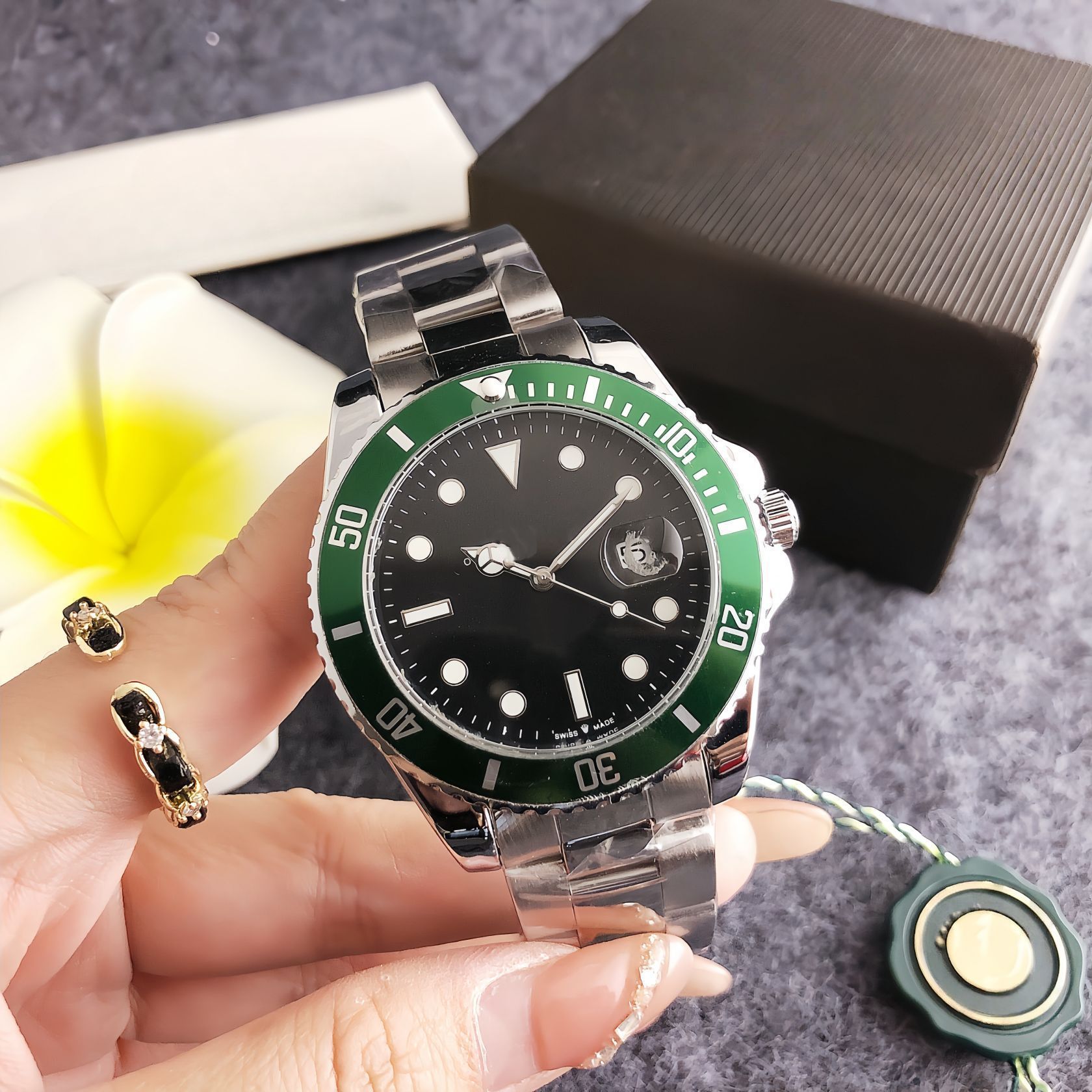 Green Sports Men's Watch Waterproof Luminous Quartz Watch Stainless Steel Strap Luminous Calendar Diving Watch Men's Watch