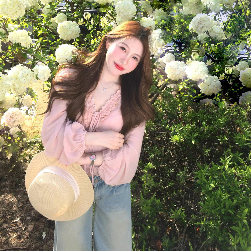 French Sweet Style Pink V-Neck Lace-Trimmed Chiffon Shirt for Women, Summer Long-Sleeved Loose and Flowing Top