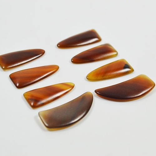 Source manufacturer wholesale ox horn guzheng nails right angle college style playing and grading guzheng nails