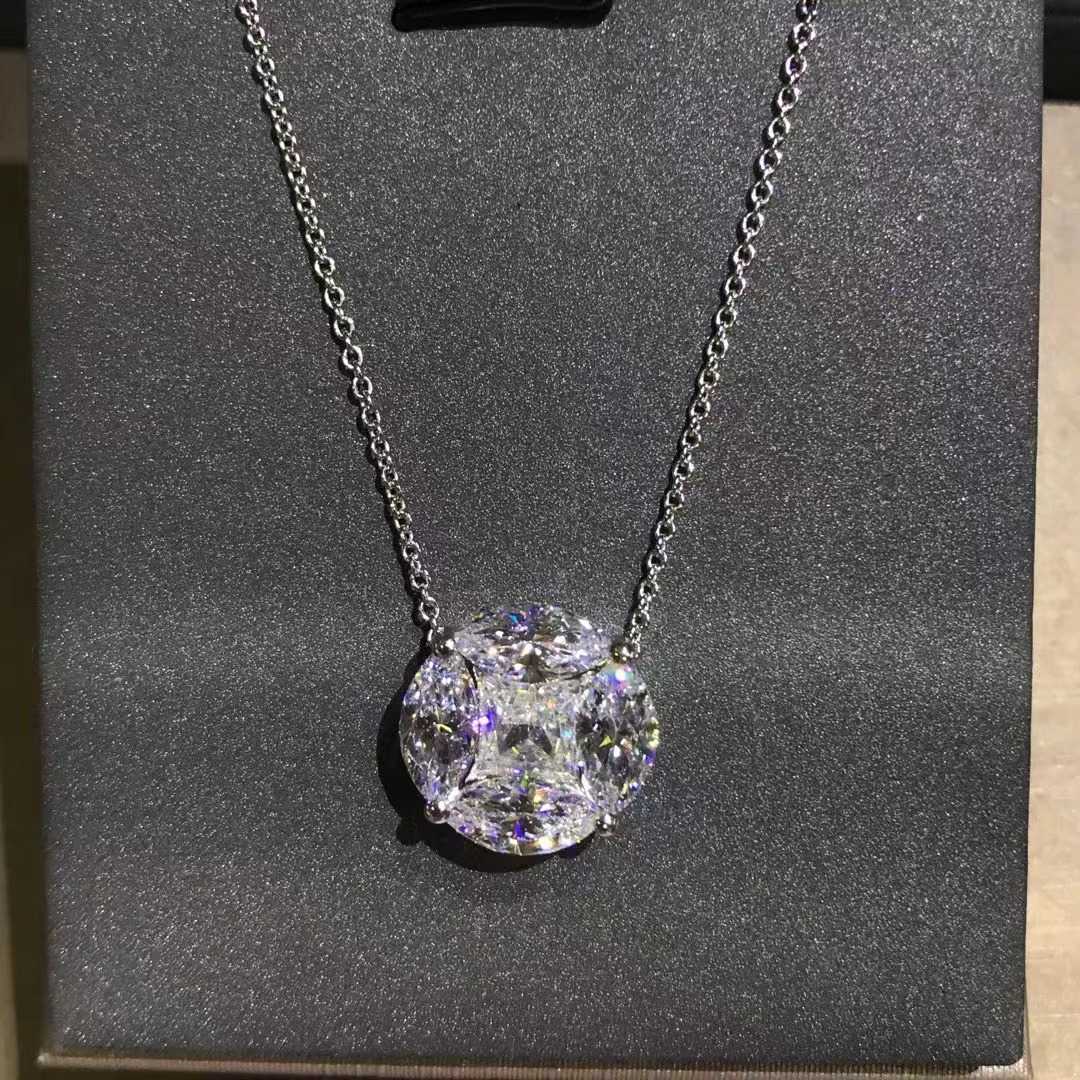 Princesa Fang ojo de caballo blanco alto carbono colgante de diamante S925 plateado cinco capas de platino de espesor incrustado 5 quilates de diamante de alto carbono