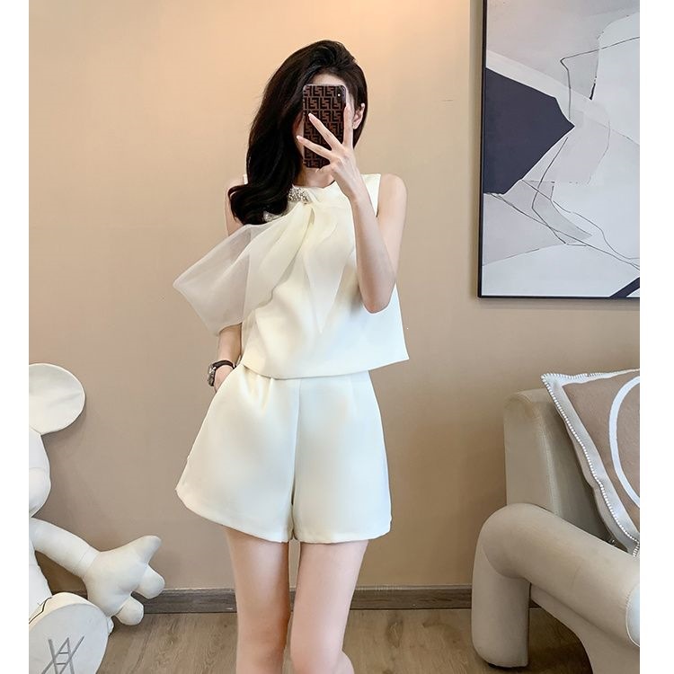 Trang phục trắng