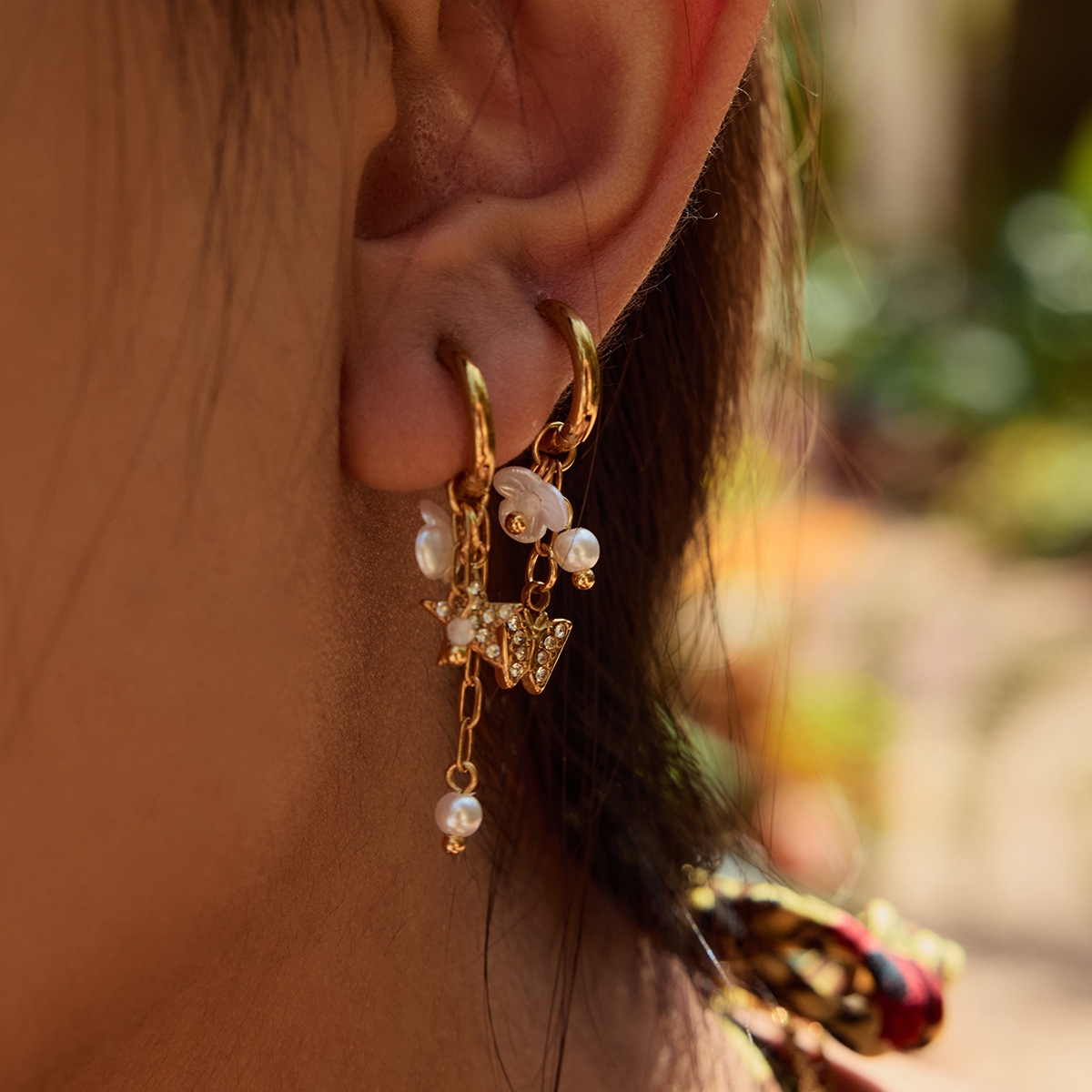 Wanxing Pendientes de perlas europeas y americanas Pendientes de acero inoxidable Pendientes de lujo ligero de alta gama Diseño de joyería de oro de nicho de 18 quilates