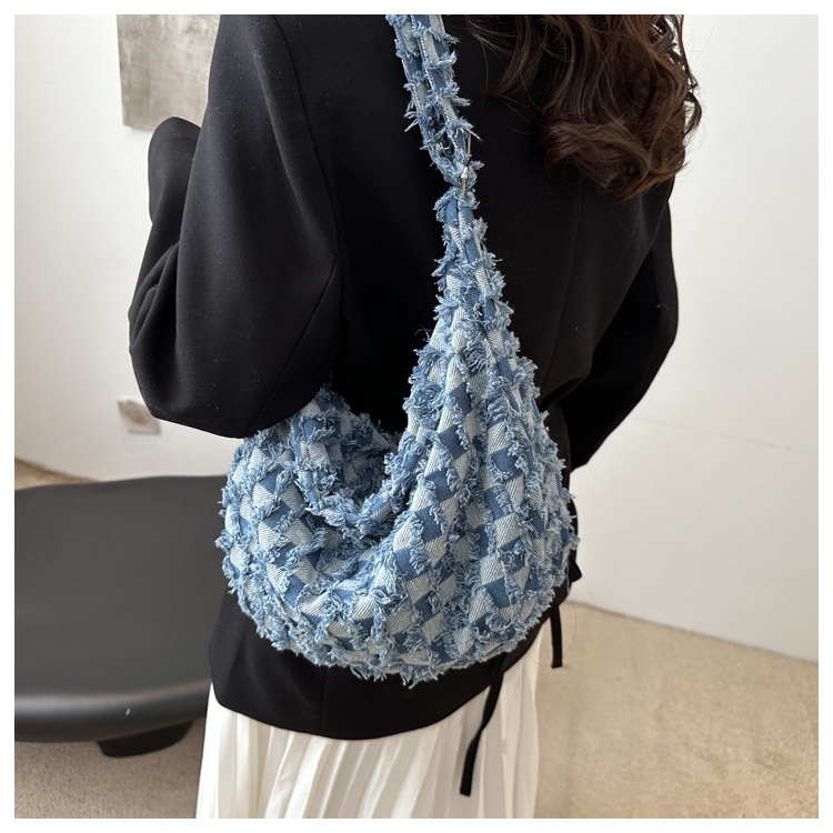 Casual and fashionable crossbody bag 2025 new style large-capacity simple checkered single-shoulder bag, personalized and versatile, lightweight underarm bag undefined
