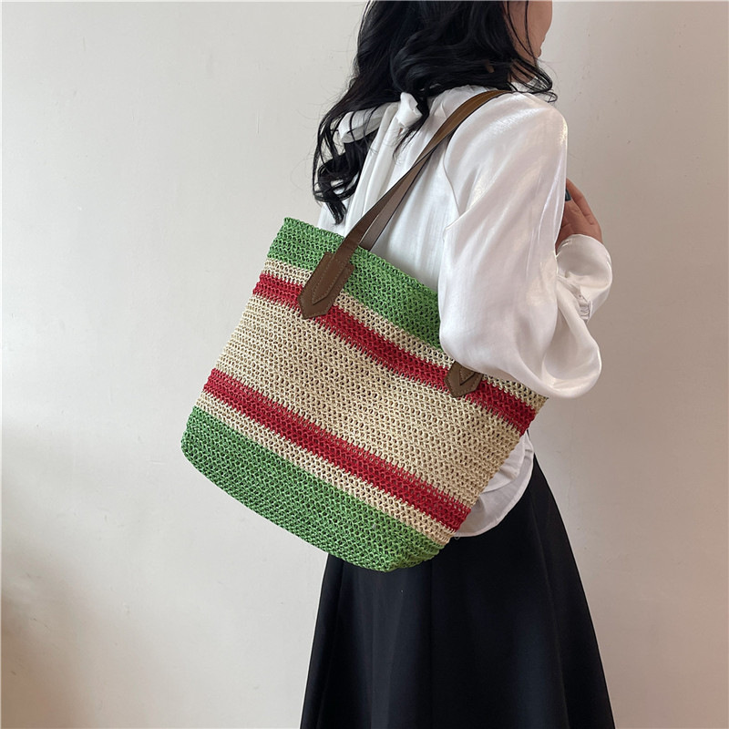 Wholesale of new straw woven bags for Spring 2025, large-capacity cross-border trendy and fashionable tote bags, casual commuting underarm bags undefined