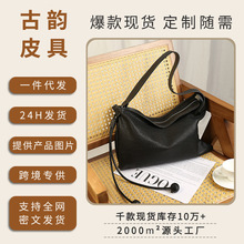 包包女爆款通勤慵懒风hobo腋下包不对称设计泡泡纹软羊皮牛角包