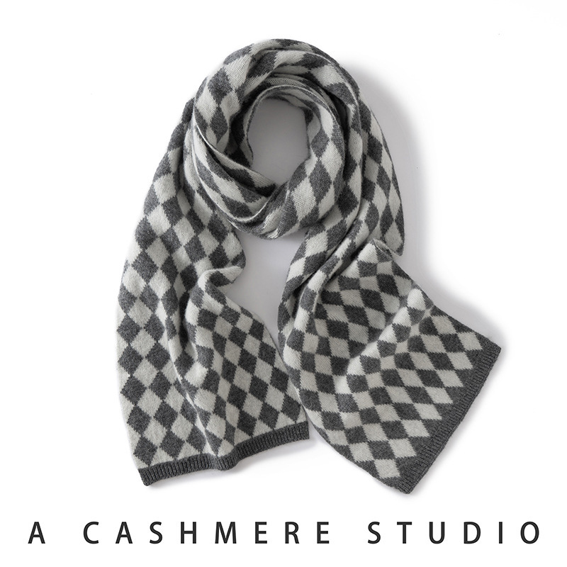 秋冬新款山羊绒针织围巾时尚通勤百搭软糯舒适保暖护脖菱形格围脖