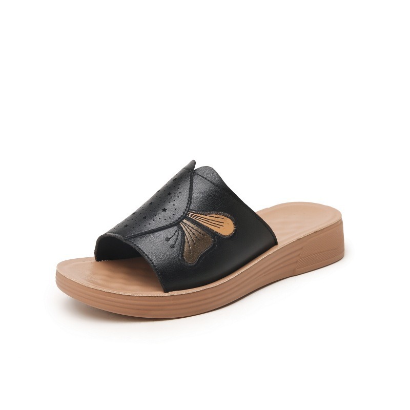Mamá zapatillas frescas de mediana edad mujeres nuevas zapatillas de verano de mediana edad cómodas con suela suave antideslizante de cuero para personas mayores