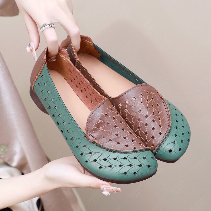 Nuevo hueco de piel suave transpirable pequeña fragancia de viento plano de verano sandalias agujeros zapatos agujeros todos los tipos de explosión zapatos antideslizantes suaves de moda