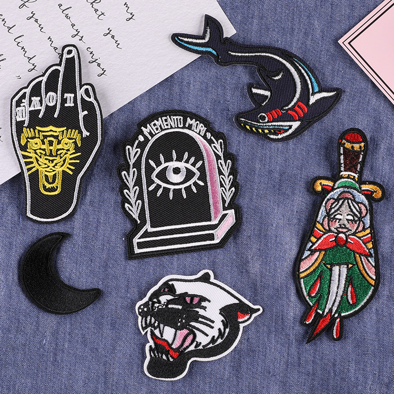 草莓电脑绣花标个性布徽章服装辅料章仔补丁贴刺绣布贴布标绣花标