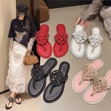 外贸TB家2026水钻人字拖女大码夹趾平底双T凉拖鞋工厂批发sandals