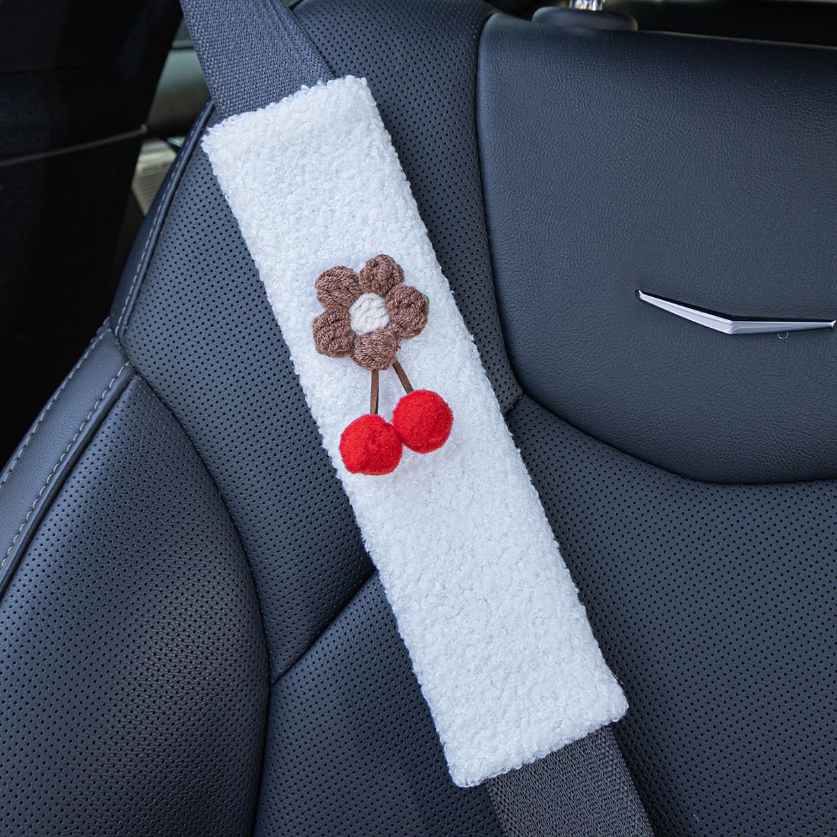 Cross-Border Amazon Personalized Creative Car Safety Shoulder Pads White Lamb Wool Shoulder Pads Girls' Seatbelt Decoration