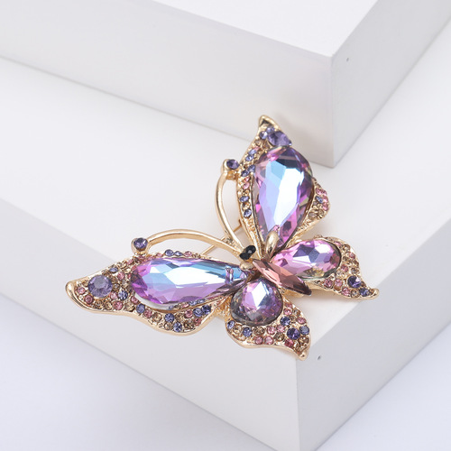 New fashion high-end crystal butterfly brooch, feminine personality, cardigan, coat, suit accessories, anti-exposure collar pin