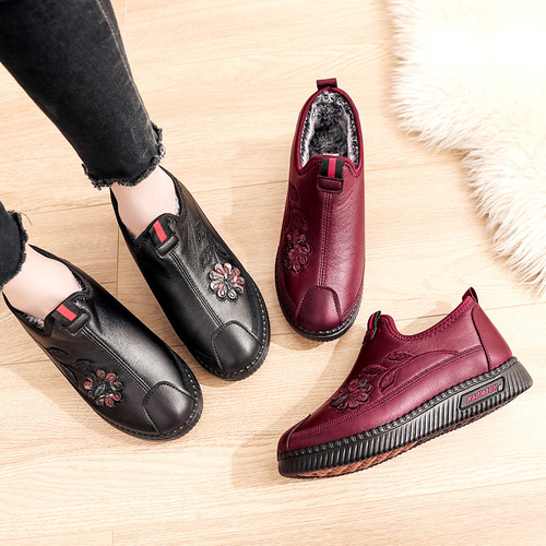 Winter Old Beijing Cotton Shoes for Women with Fleece Warmth, Anti-Slip Soft Sole Shoes for Elderly Grandmothers, Winter Non-Slip Soft Bottom Cotton Shoes for Mothers and Elderly People