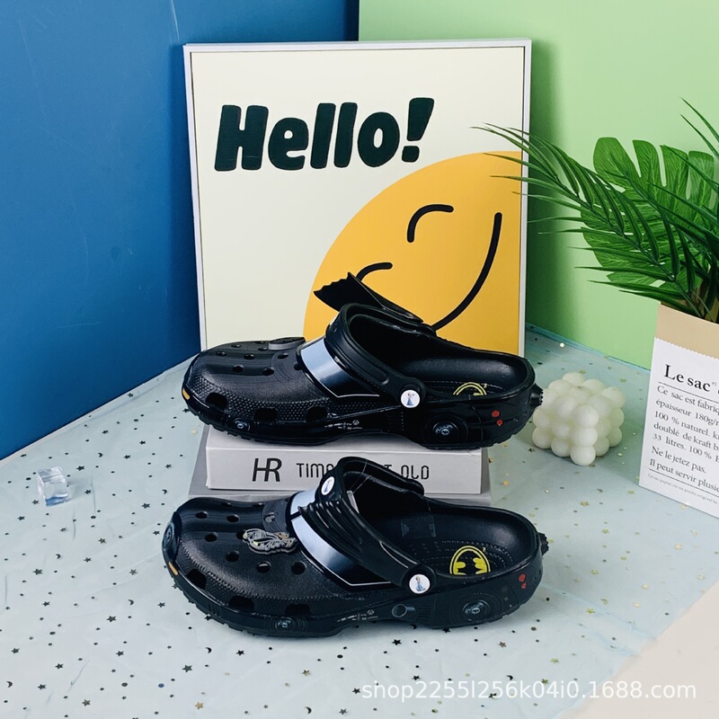 Croos New Batman Winged Clogs Children's Shoes Closed-Toe Non-Slip Beach Shoes Outdoor Parent-Child Slippers Sandals Croos New Batman Winged Clogs Children's Shoes Closed-Toe Non-Slip Beach Shoes Outdoor Parent-Child Slippers Sandals