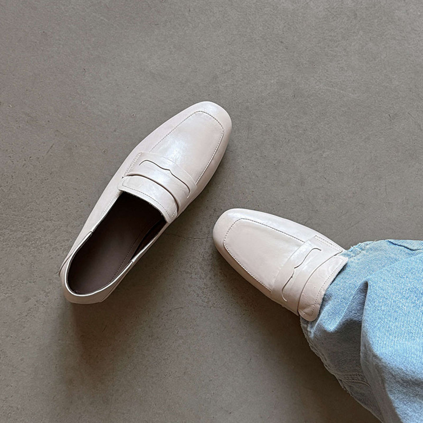 Giày loafer nữ mũi tròn da bò, gót vuông 2.5 cm phong cách Pháp — màu nâu