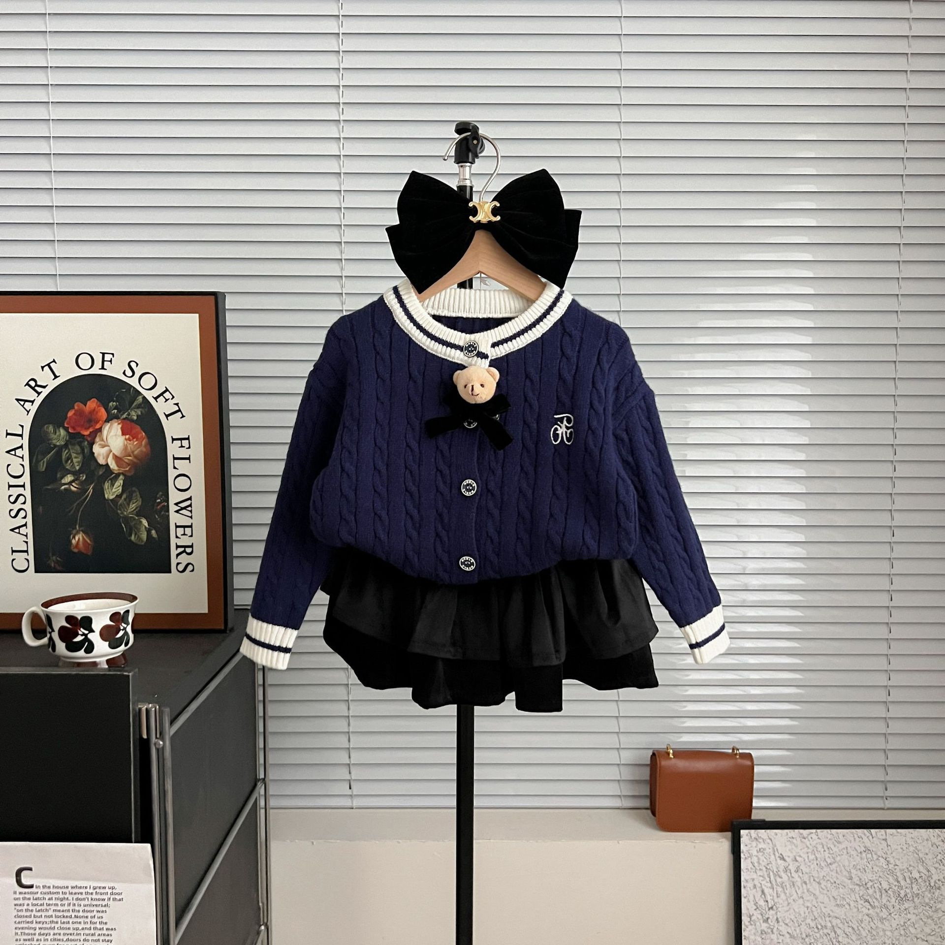 Children's Korean version cardigan 2024 children's clothing new product girls' knitted baby striped round neck jacket_voghion.com