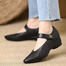 Ӣ���r��Ůʿ���m�U���¸����^�߸�Ьһ�֎����Ś��|���r�b��Ь