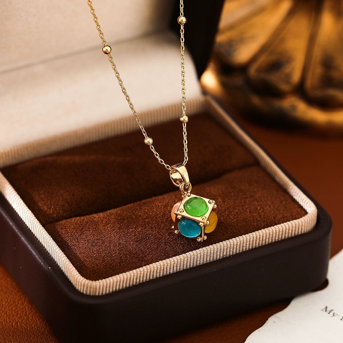 Long earrings, cat's eye, simple and elegant design