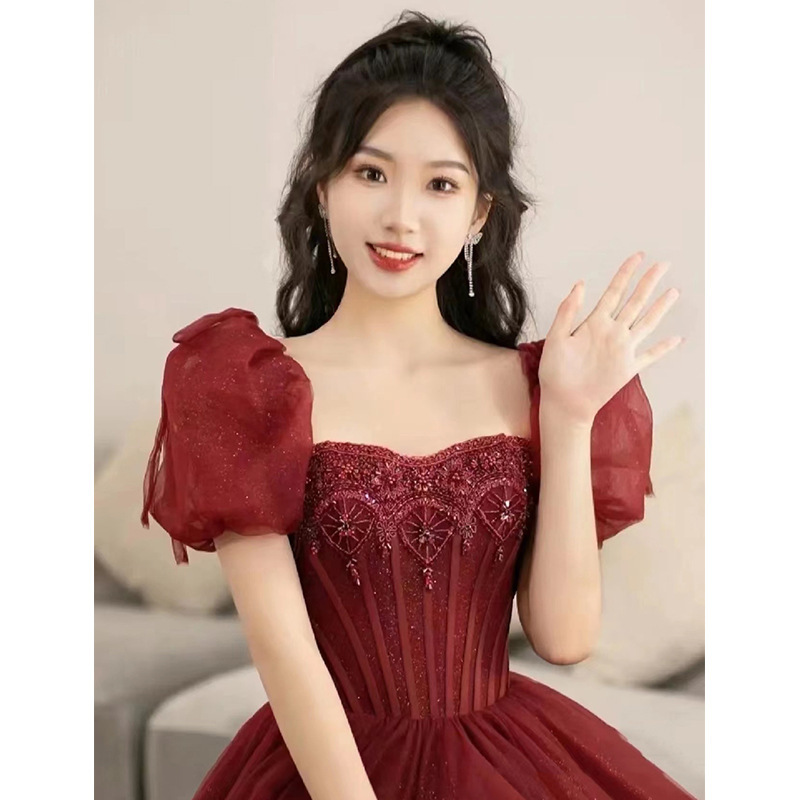 Nuevo cuello cuadrado burbuja manga vestido vino rojo 2026 estilo francés temperamento de alta sensación vestido de compromiso brindis