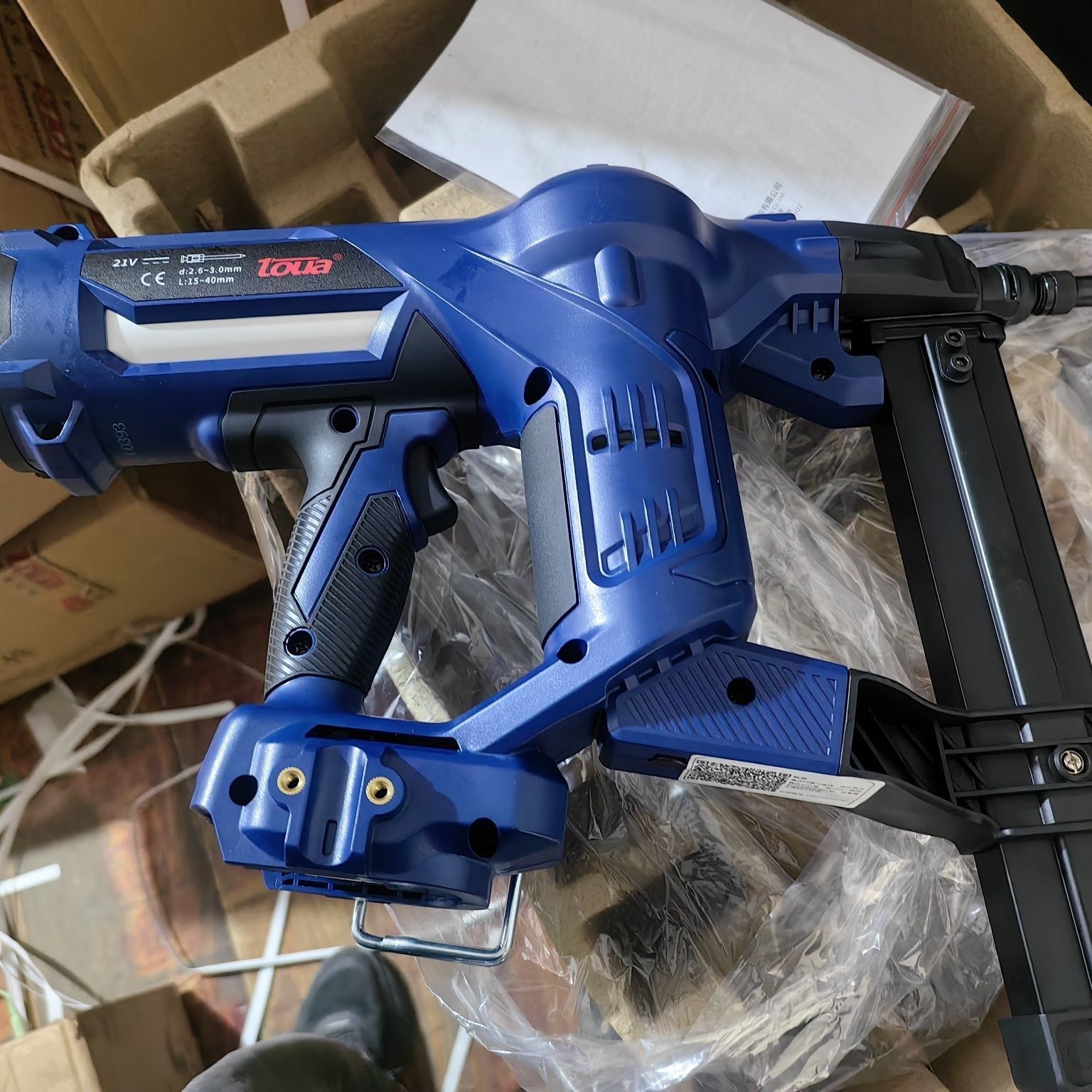 腾亚新款锂电钢钉枪打钉枪水电工瓦斯气钉枪多功能混凝土气动钉枪