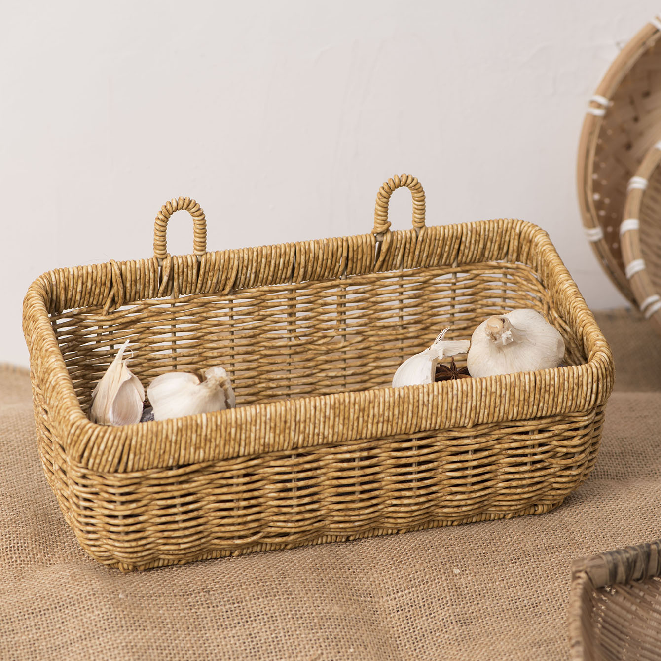 Cesta de almacenamiento montada en la pared de imitación de ratán Cesta de almacenamiento de ajo de jengibre de cocina tejida a mano Cesta de almacenamiento de pared de baño Decoración de pared