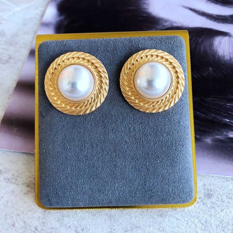 Vente En Gros Bijoux Rétro Perle Coeur Forme Géométrique Boucles D&#39;oreilles Nihaojewelry display picture 11