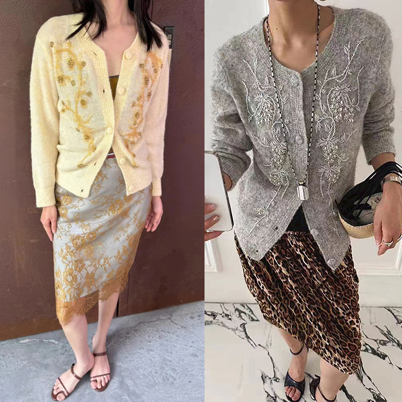 French Niche 2025 Autumn and Winter Soft and Waxy Handmade Sequin Beaded Stereo Flower Round Neck Wool Blend Cardigan 25735 French Niche 2025 Autumn and Winter Soft and Waxy Handmade Sequin Beaded Stereo Flower Round Neck Wool Blend Cardigan 25735