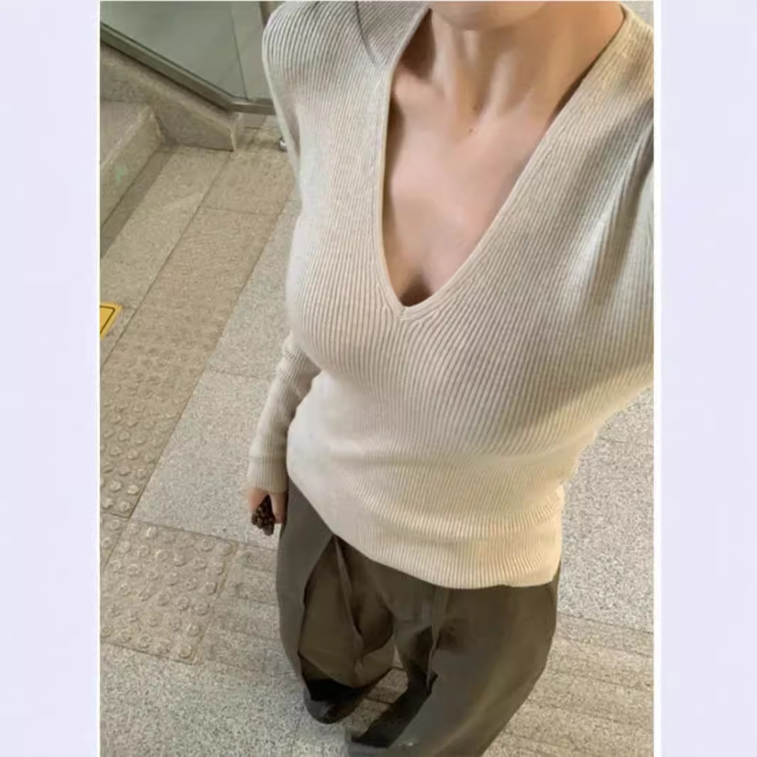 New Solid Color Autumn and Winter Inner Sweater V-Neck Knitted Base Shirt for Women, Slim Fit Versatile Long-Sleeve Top