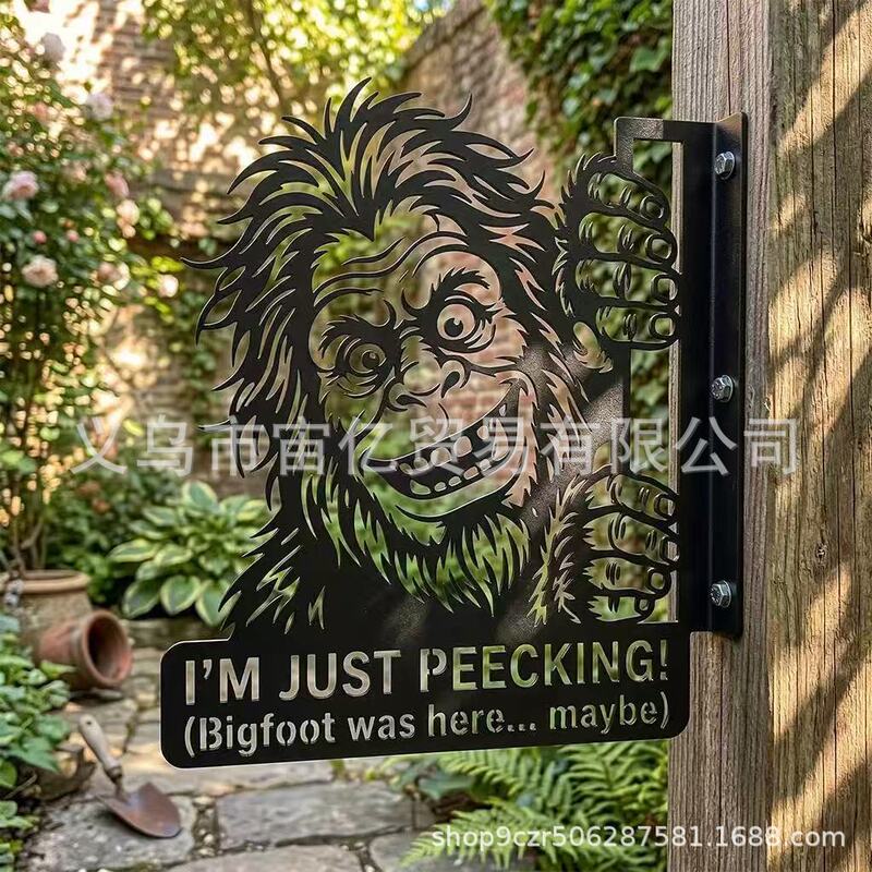 Cross-Border Bigfoot Peeking Metal Wall Sign