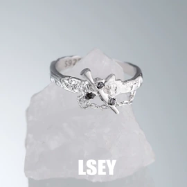 戒指;耳钉;项链