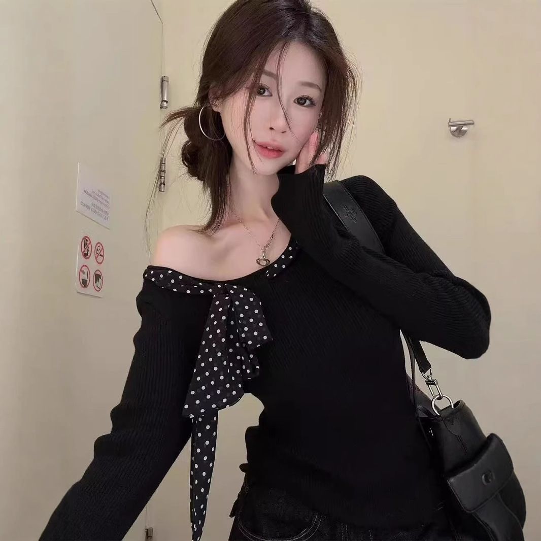 이른 가을 한국 착용 아름다운 검은 사향 어깨 니트베이스 셔츠 디자인 틈새 독특한 슈퍼 좋은 탑