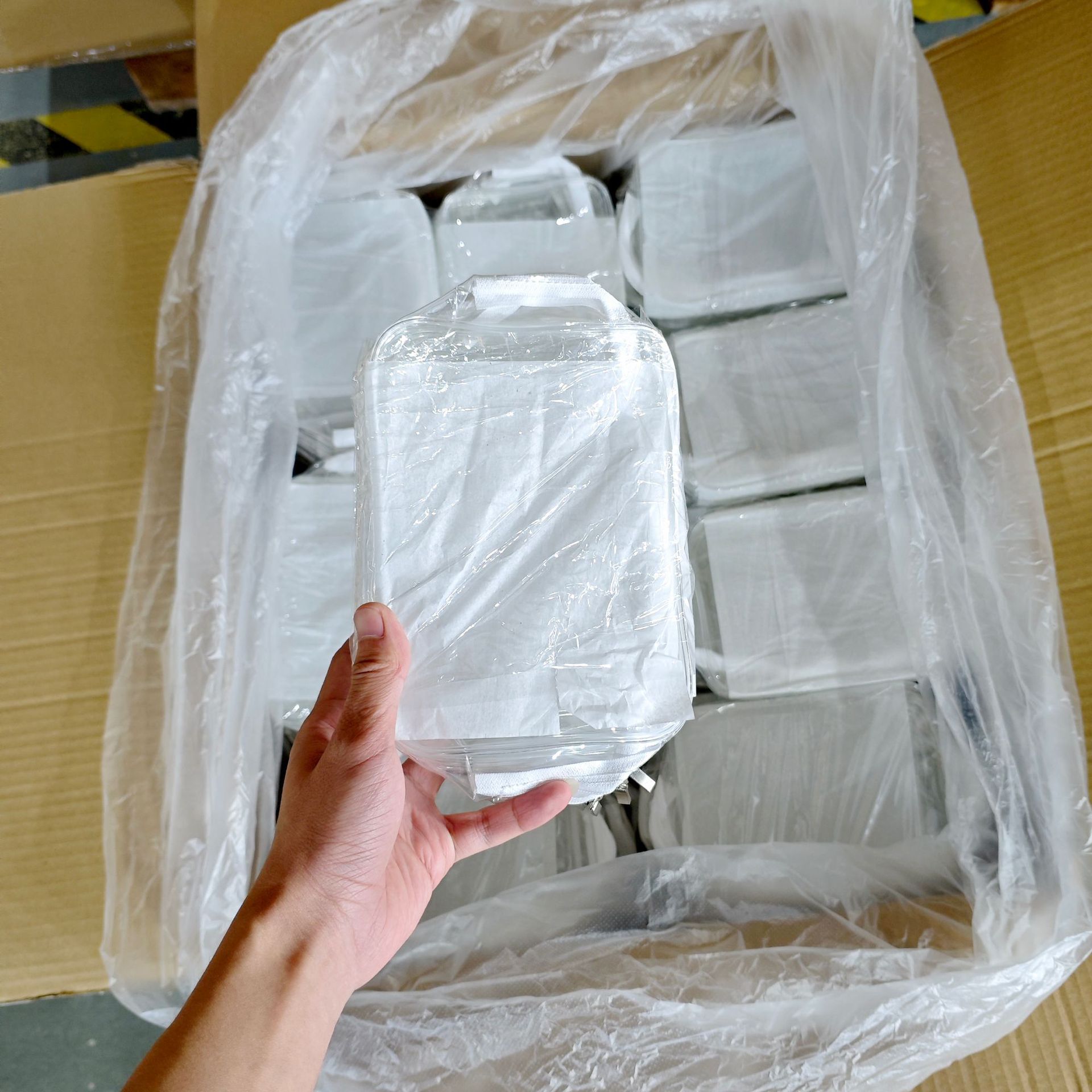 Nueva bolsa de cosméticos transparente de PVC de gran capacidad de alto aspecto al aire libre portátil impermeable bolsa de almacenamiento de lavado de viaje en stock