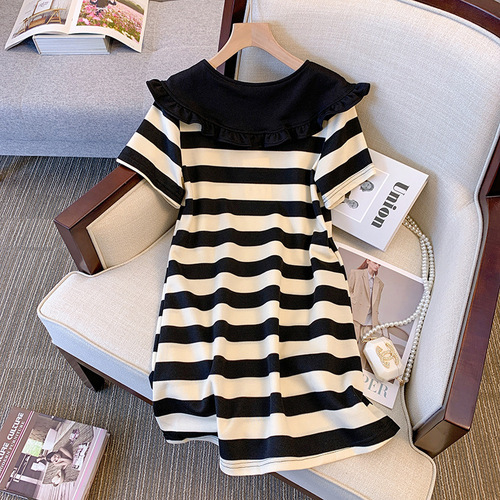 Plus-size women's A-line invisible body-slimming summer dress for large ladies, age-defying medium-length striped maxi dress, 200 lbs.