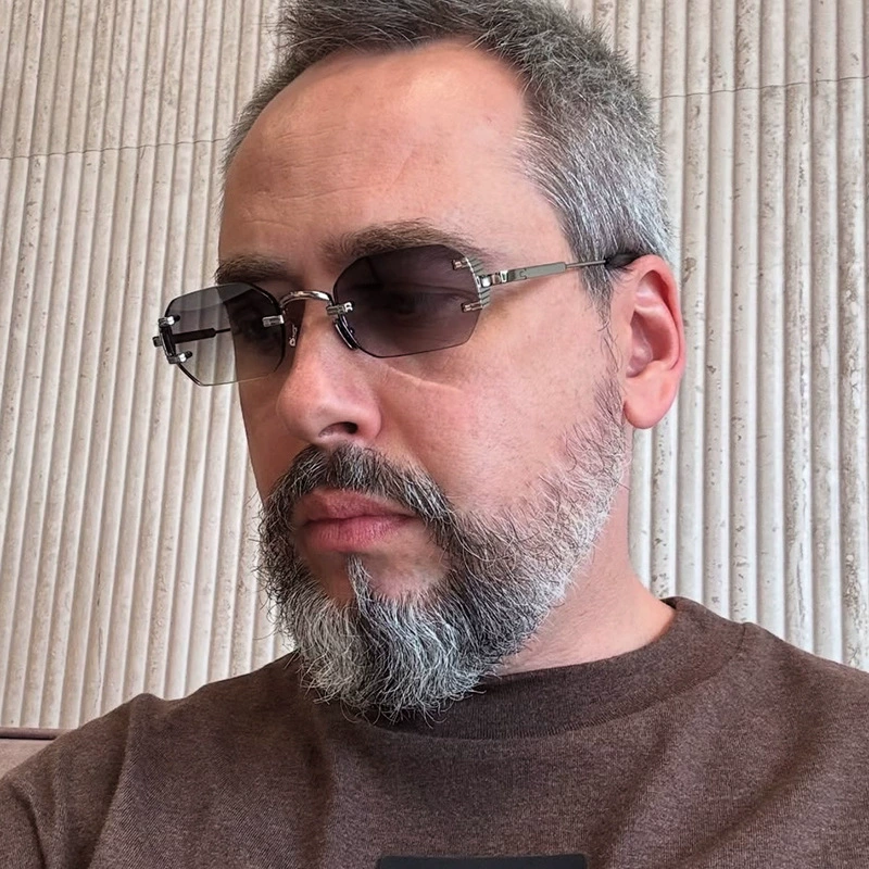 Солнцезащитные очки с солнечной подзарядкой, европейский стиль, безободковая оправа, разные цвета линз
