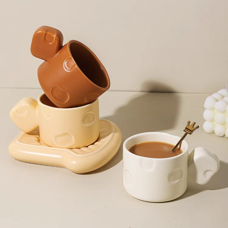 Hermosa taza creativa taza Linda taza de café de cerámica ins taza de agua plato femenino de alto aspecto regalo de cumpleaños