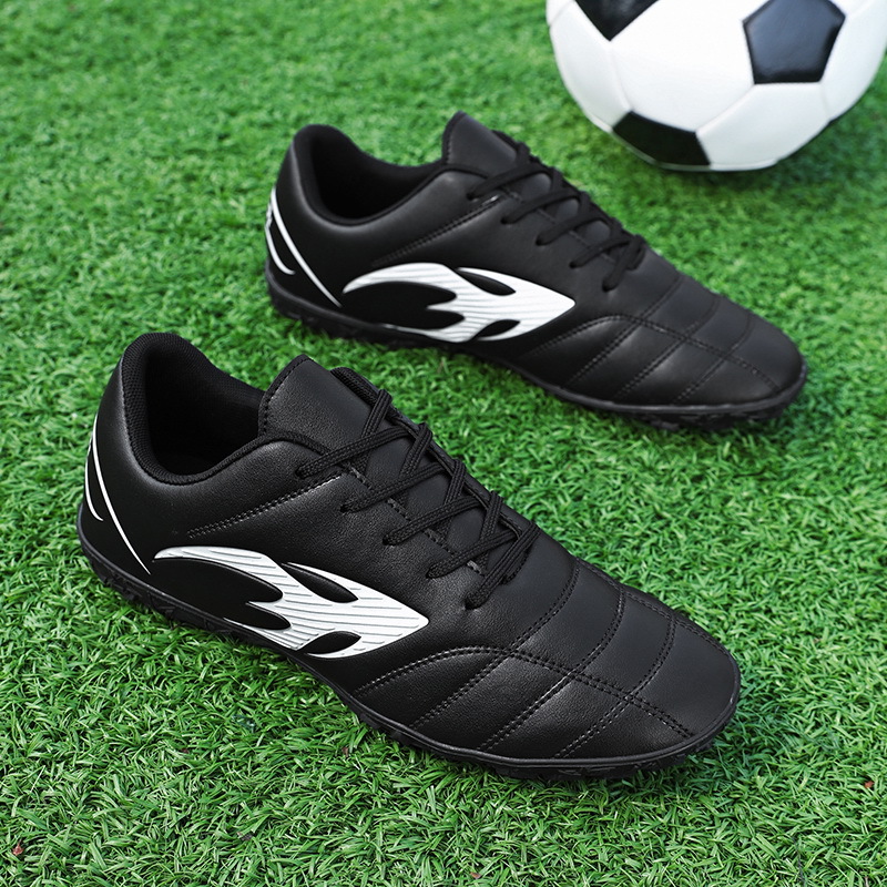 Nuevos zapatos de fútbol antideslizantes transfronterizos, zapatos de entrenamiento de fútbol de clavos cortos para adultos, niños y niñas.