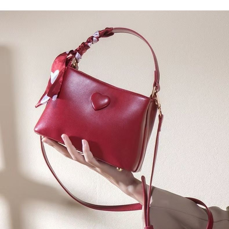 Red Wedding Bag Bride Wedding Bag Women 2025 New Trendy Retro Large Capacity Satchel Bucket Bag Vegetable Basket Bag