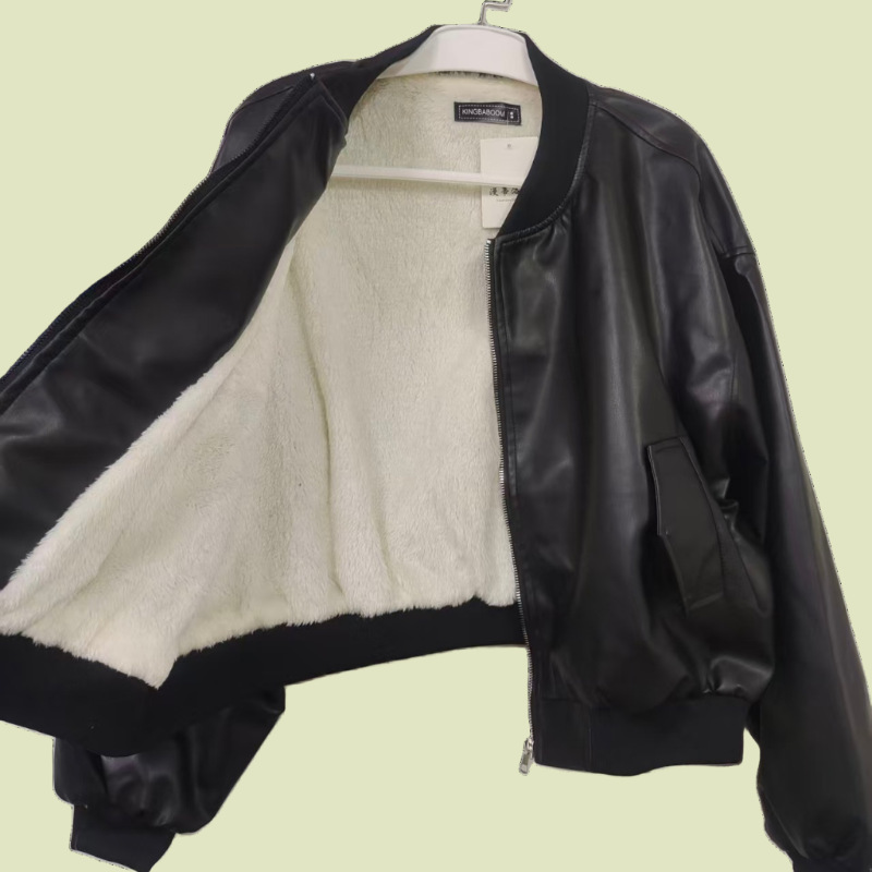 Autumn and winter retro baseball leather jacket, thickened, 2026 drop-shoulder short style, fleece-lined, black leather jacket, loose-fit outerwear, new style Autumn and winter retro baseball leather jacket, thickened, 2026 drop-shoulder short style, fleece-lined, black leather jacket, loose-fit outerwear, new style