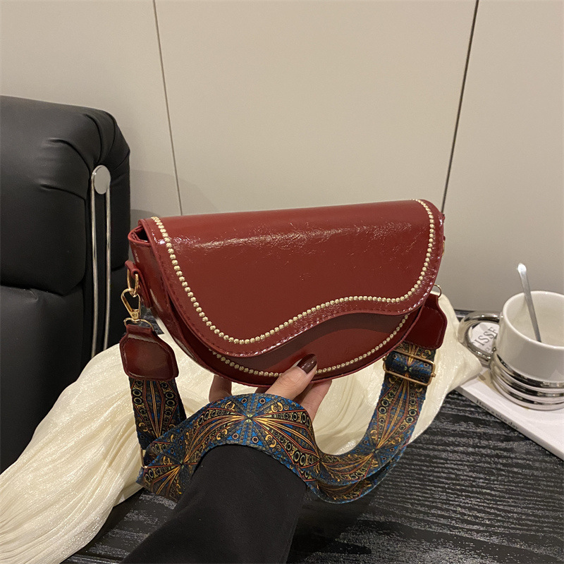 Borsa a tracolla da donna saddle bag vintage con texture_voghion.com