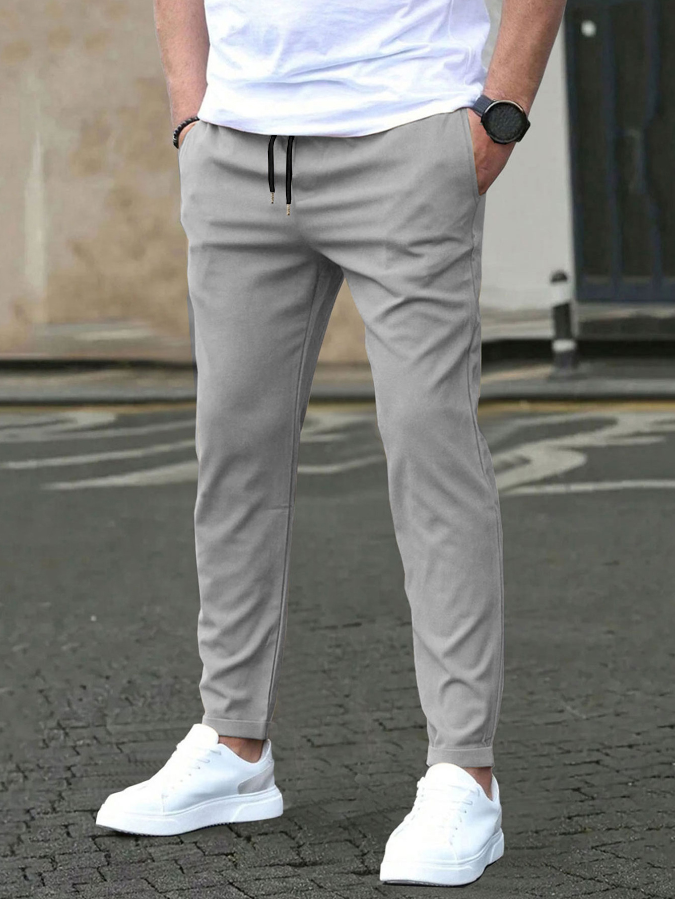 "Klassische Slim-Fit-Freizeithose für Herren mit Lederetikett – Polyester-Komfort für den Alltag in Schwarz, Khaki und Marineblau"_voghion.com