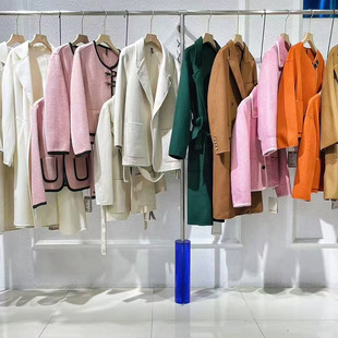 25 Large Size Amazon New European and American Winter Lapel Plush Outwears Loose Elegant Mid-Length Outwears for Women Wholesale