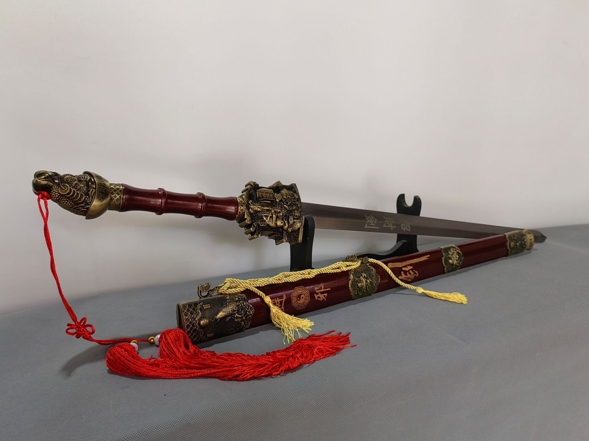 油漆金蟾招财剑剑