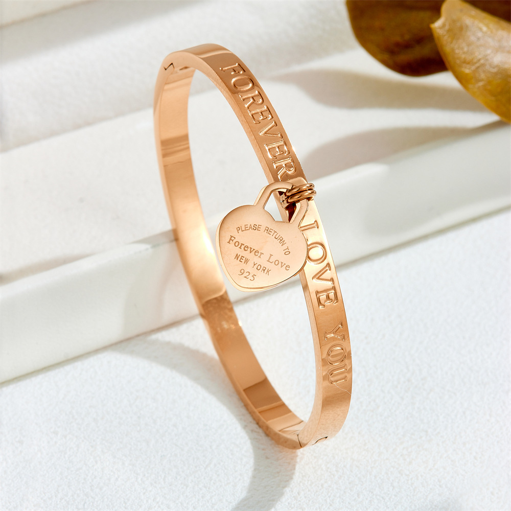 Joyas de acero de titanio exquisito amor doble corazón de melocotón pulsera de acero de titanio para mujer temperamento de lujo ligero moda salvaje estilo ins nicho