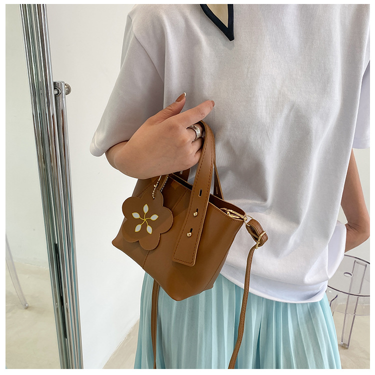 Fashion Solid Color Flower Shoulder Bag Wholesale display picture 4