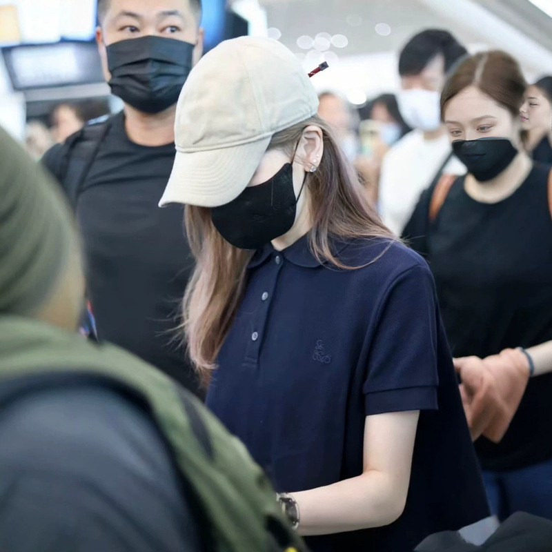 High-End Version of Loewe Women's Polo Shirt, Same Style as Xingling, Slim-Fit Short-Sleeve Korean Style Versatile Embroidered Top, Regular Shoulder Design High-End Version of Loewe Women's Polo Shirt, Same Style as Xingling, Slim-Fit Short-Sleeve Korean Style Versatile Embroidered Top, Regular Shoulder Design