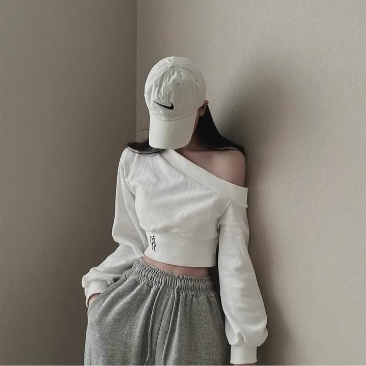 2025 Chic Niche Irregular Collar Off-Shoulder Waist Slimming Loose Versatile Short Long-Sleeve Top Thin Sweatshirt 2025 Chic Niche Irregular Collar Off-Shoulder Waist Slimming Loose Versatile Short Long-Sleeve Top Thin Sweatshirt