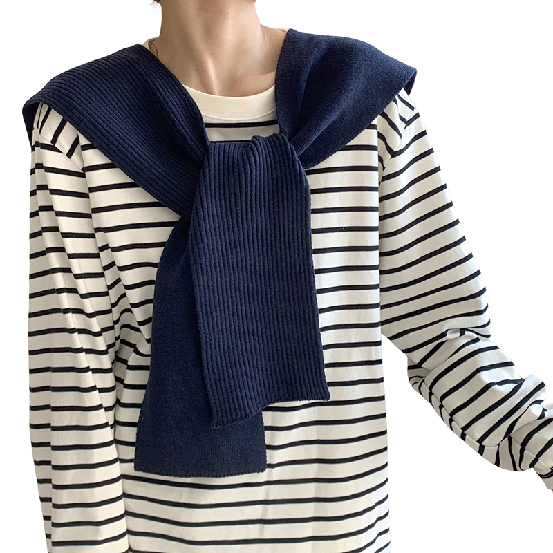 Sopa de punto de alta sensación de nuevo color sólido versátil suave glutinoso con camiseta de manga larga suelta con un pequeño hombro de hombro