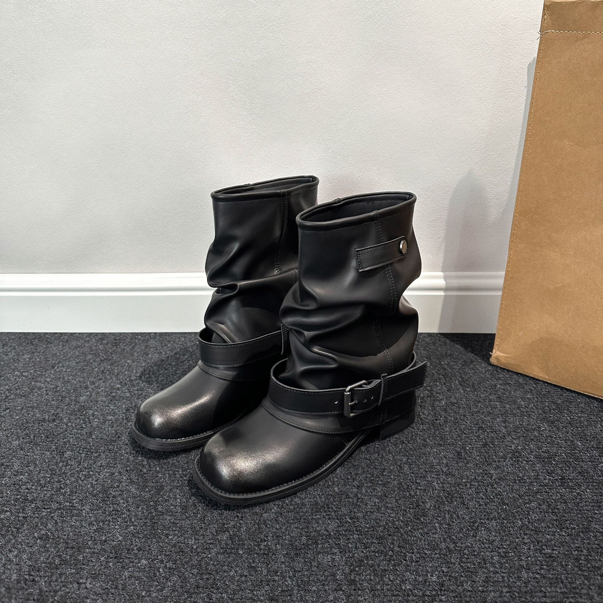 Botas de Caña Media para Mujer con Aumento de 7 cm de Superfibra con Tacón Ancho Antideslizante image 3