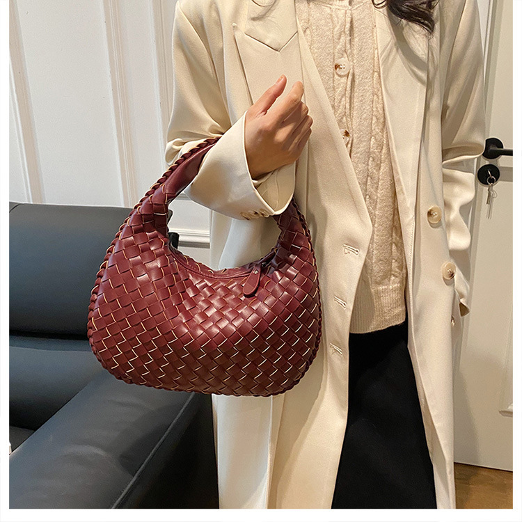 Women's Medium Pu Leather Solid Color Vintage Style Classic Style Weave Zipper Straw Bag display picture 31