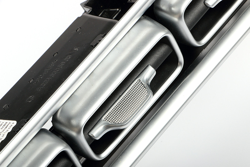 Suitable for Mercedes-Benz S-Class Air Outlet Paddle S400 Central Air Conditioning Air Outlet Bright Strip S450 S480 Grille Buckle